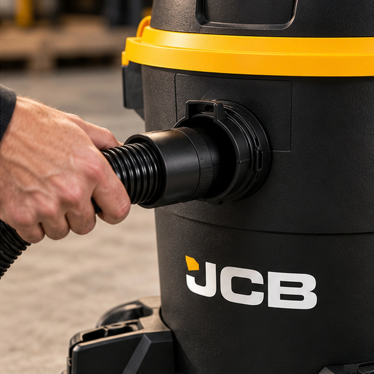 Пилосос JCB Tools 23 л для сухого та вологого прибирання 760 Вт з функцією видування