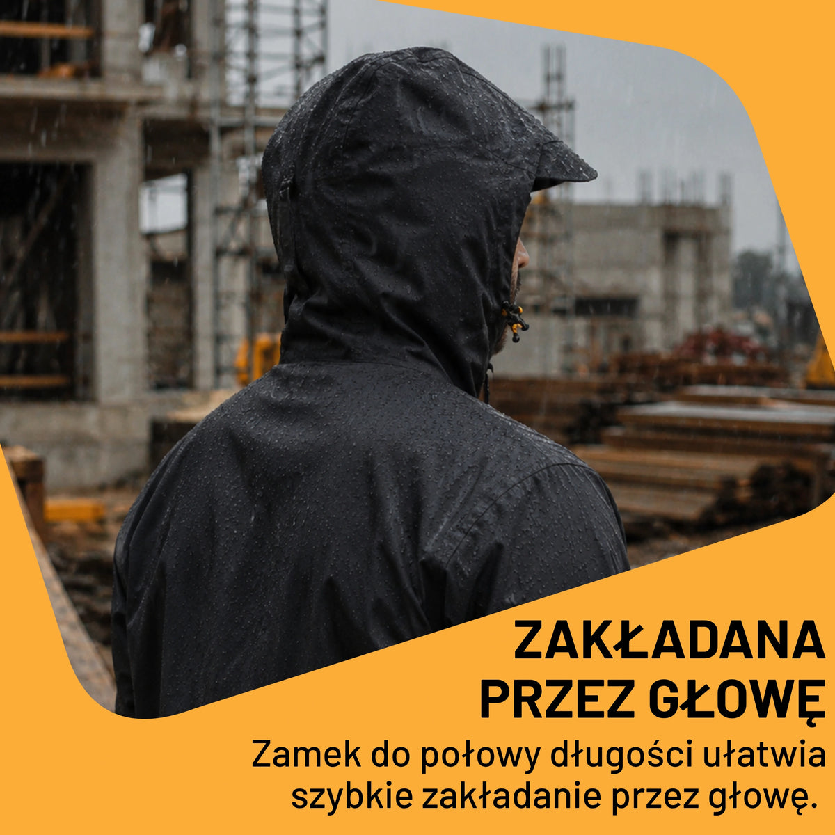 Mężczyzna w kurtce JCB008BL na placu budowy, tekst Zakładana przez głowę