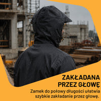 Mężczyzna w kurtce JCB008BL na placu budowy, tekst Zakładana przez głowę