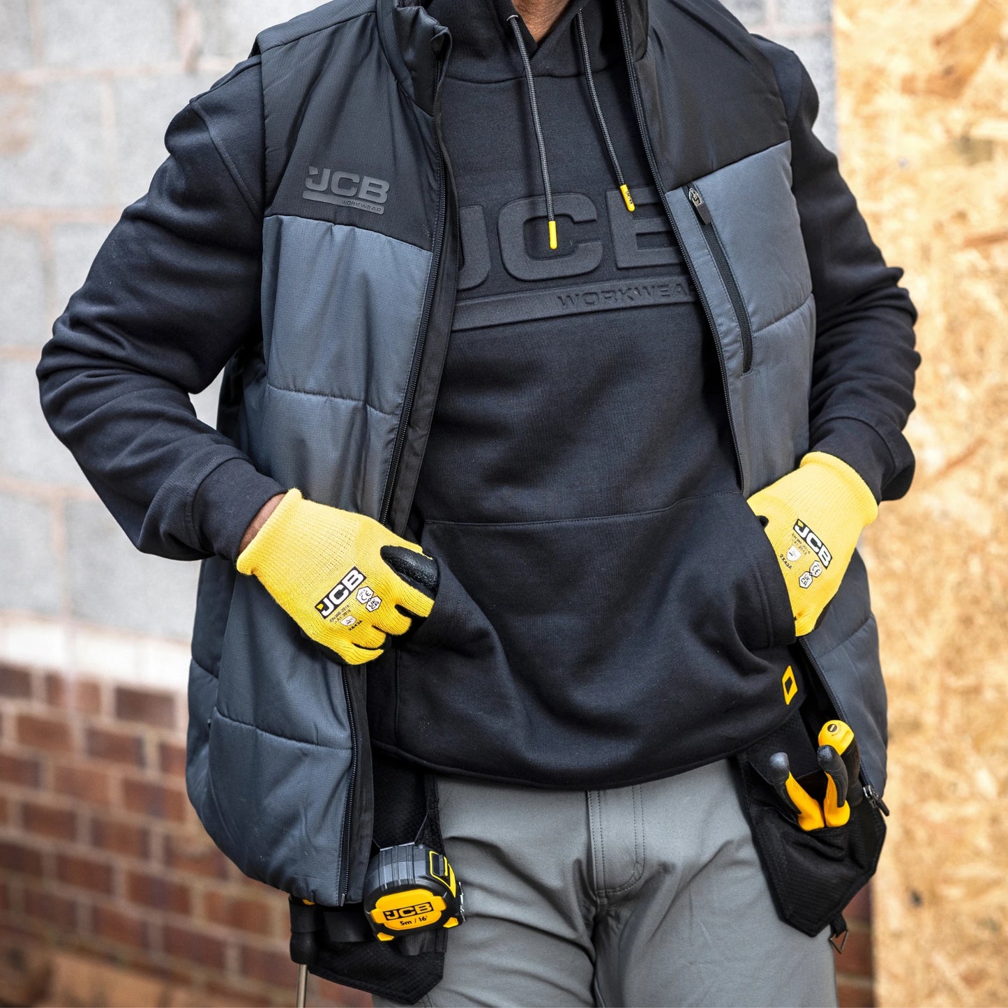 JCB Workwear Bluza Robocza z Kapturem z Logo 3D – Czarny – zdjęcie 15
