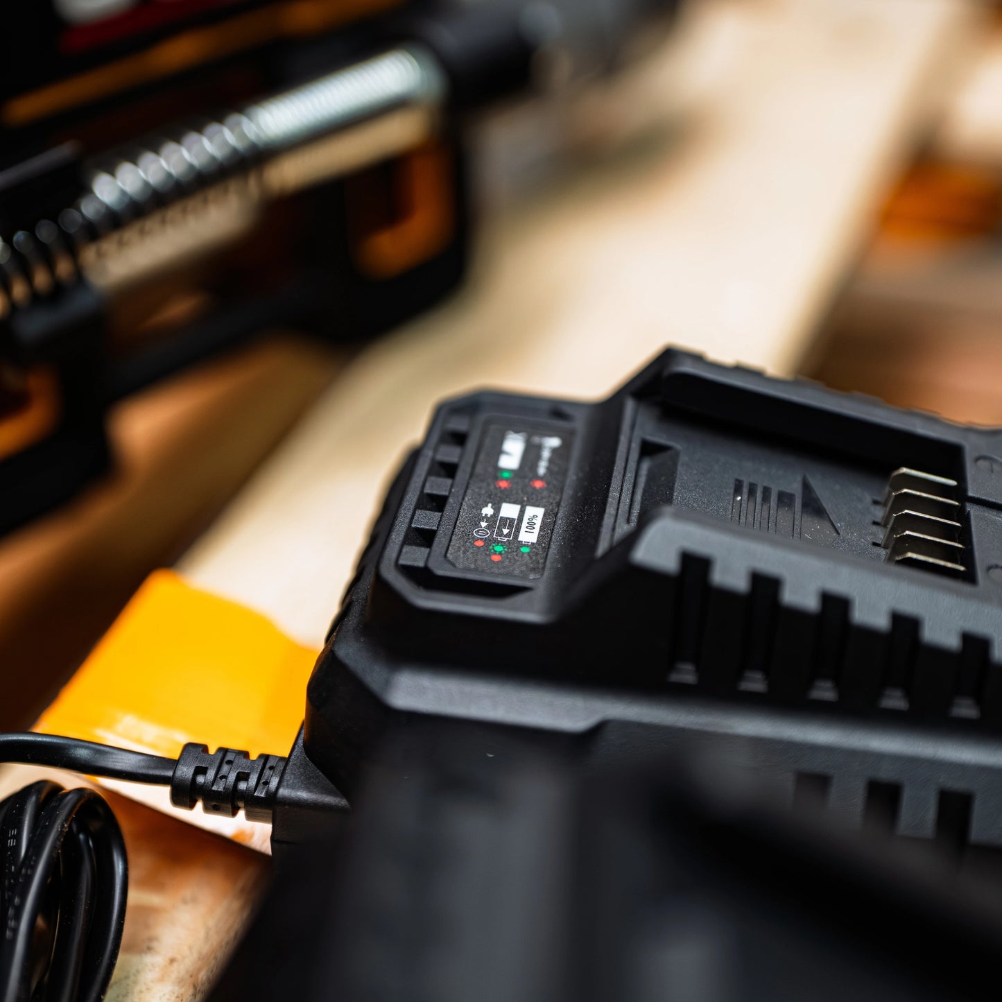 JCB Professional 18V Szybka Ładowarka 4.5A