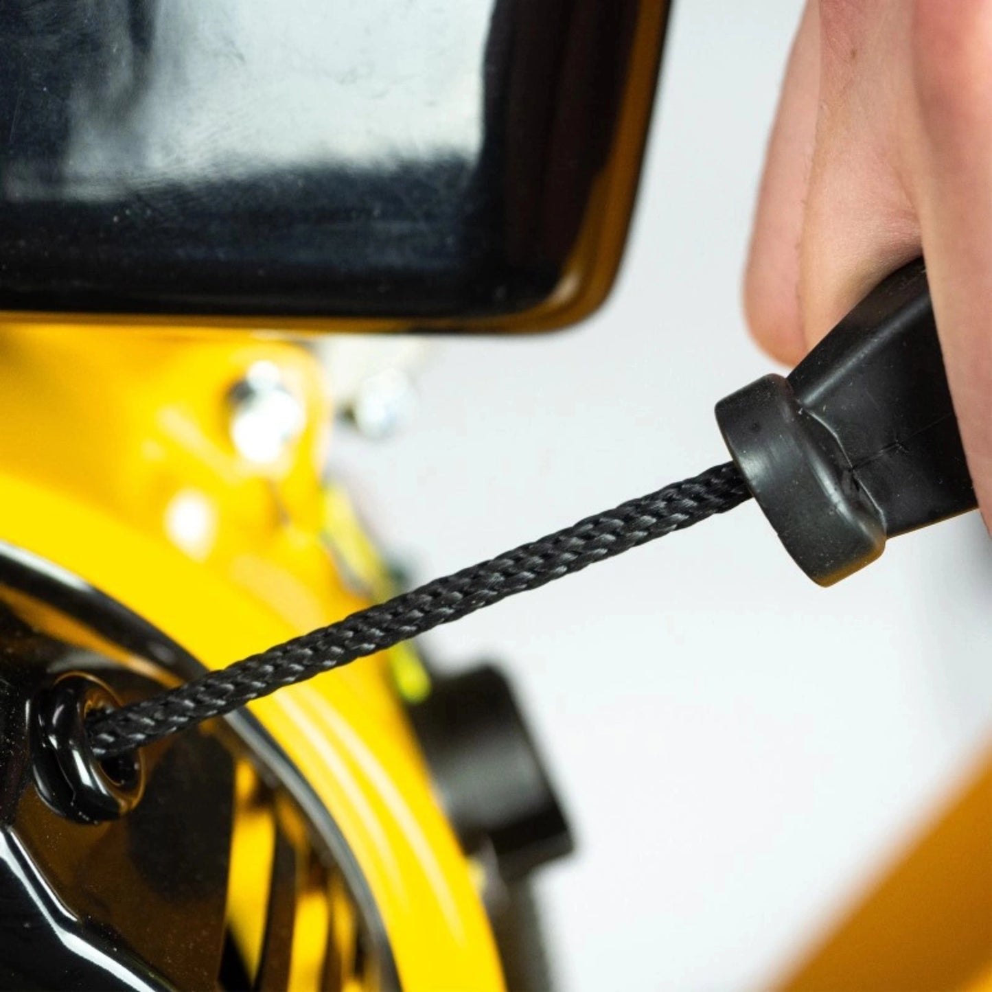 Подрібнювач гілок з 4-тактним двигуном JCB 457 см³, 15 к.с. - 120 мм/4,7 дюйма 