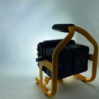 Lampa budowlana LED JCB Xtreme-R 4000 lm o klasie IP65 - lampa robocza akumulatorowa o stalowej konstrukcji
