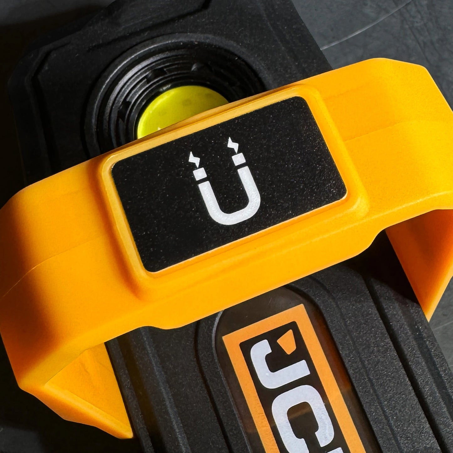 Lampa robocza LED JCB 800 lm z magnetyczną podstawą - oświetlenie warsztatowe akumulatorowe bez użycia rąk