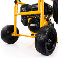 Myjka ciśnieniowa JCB PW15040PP24 ujęcie z przodu widoczny silnik JCB duże koła terenowe i żółta stalowa rama