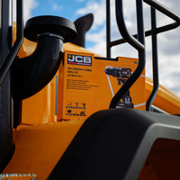 Wiertarko-wkrętarka udarowa JCB Professional 18V 75 Nm podczas pracy - kompaktowa wiertarko-wkrętarka akumulatorowa do wiercenia i wkręcania
