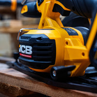 Baner wyrzynarki JCB 18V tekst bezszczotkowy silnik głębokość cięcia 135 mm cztery stopnie wahadła i oświetlenie LED