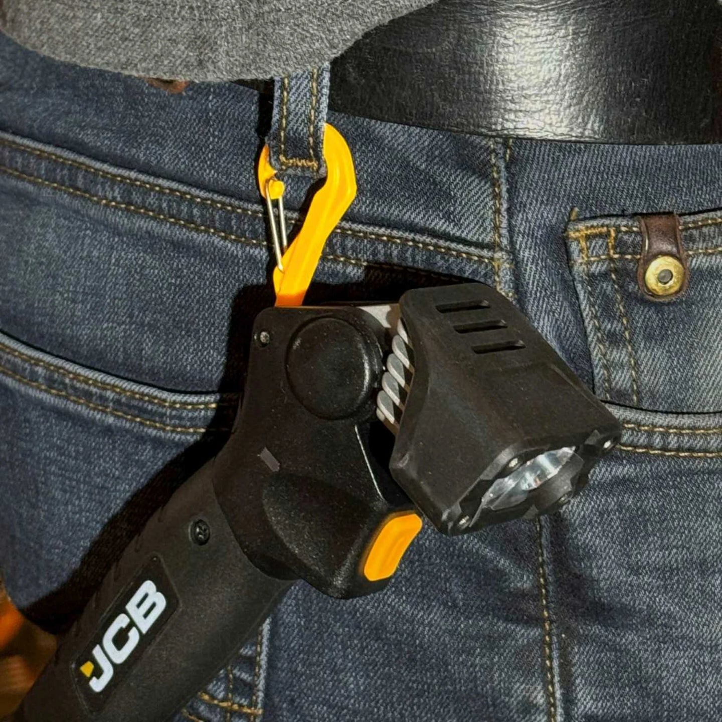 Podwójna lampa inspekcyjno-robocza LED JCB 1000 lm - lampa warsztatowa akumulatorowa do oświetlenia stanowiska