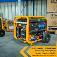 Agregat prądotwórczy JCB GDE8000PE 7.9 kW w magazynie widok z parametrami elektroniczny wyświetlacz napięcia i motogodzin
